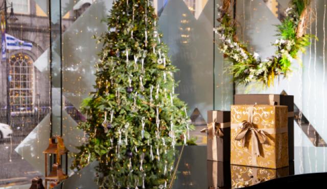 Tree and presents